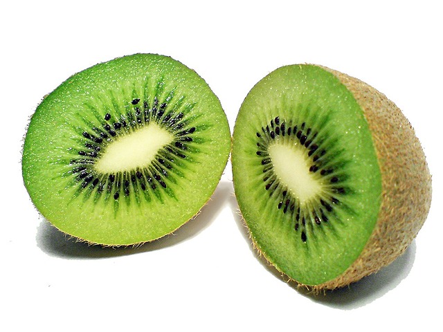 Kiwi proprietà: ecco i suoi nutrienti e a cosa fa bene